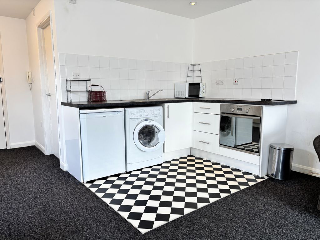 Property photo 2 of 10 Kitchen