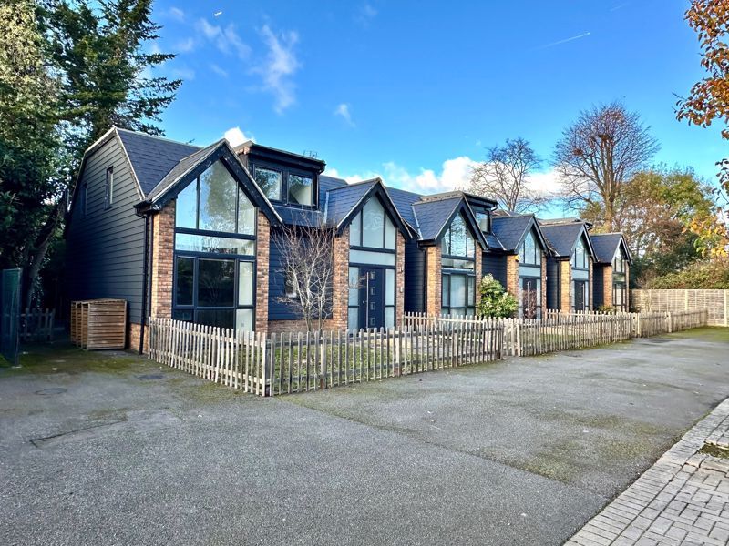 Property photo 1 of 11 Photo 5