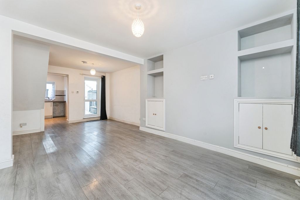 Property photo 2 of 20 Pbox-Img.Jpg