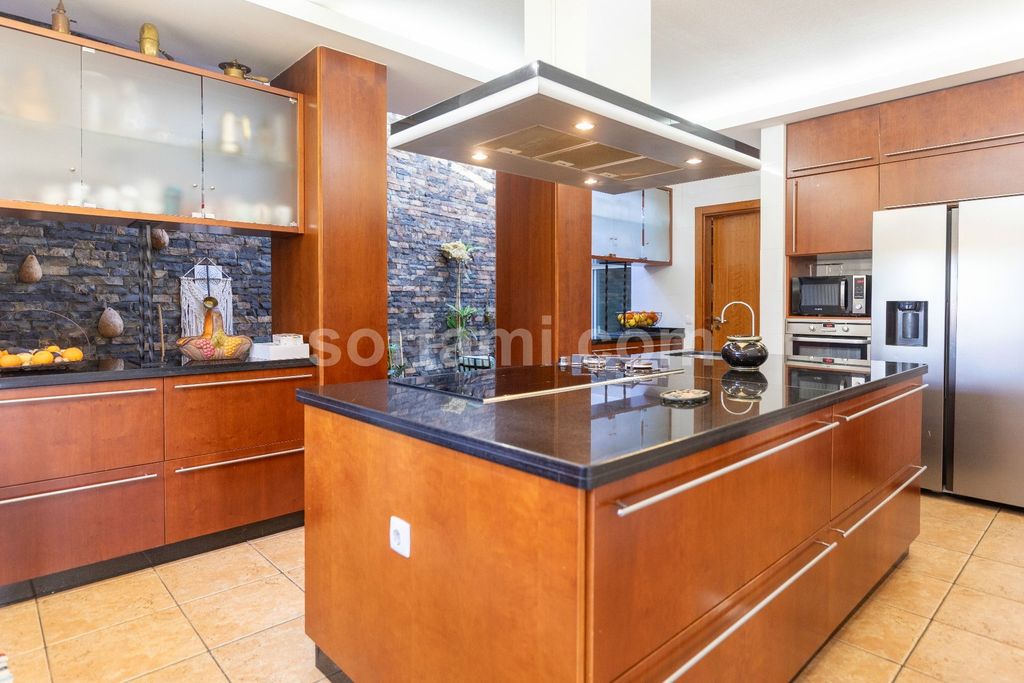 Property photo 3 of 52