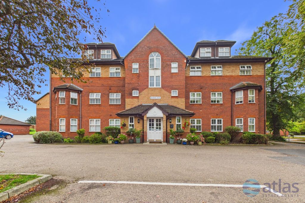 Property photo 1 of 14 Apartment Building