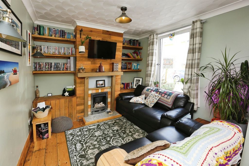 Property photo 3 of 17