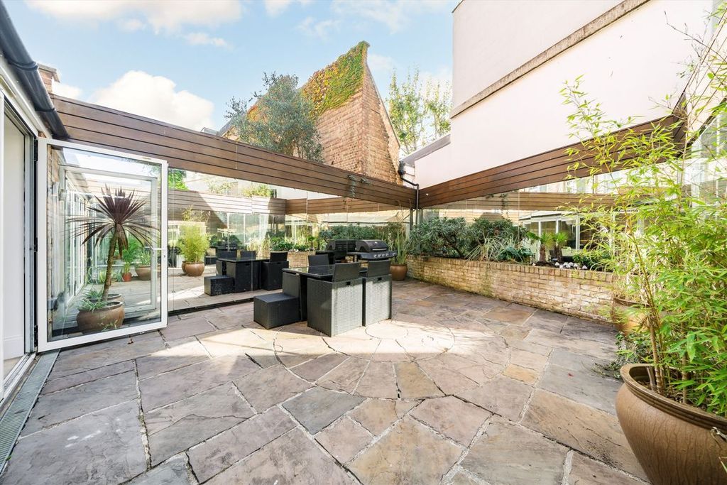 Property photo 3 of 9