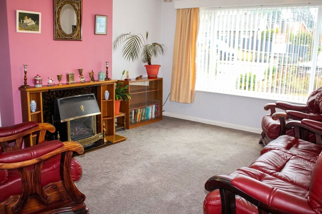 Property photo 2 of 13 Lounge