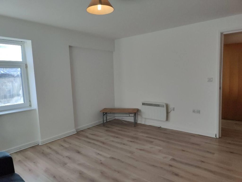 Property photo 2 of 8 4A777F2F-62Ec-4500-A3B4-5189924B5B09.Jpg