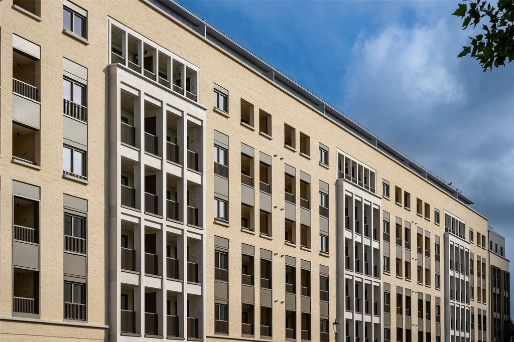 Property photo 1 of 21 External