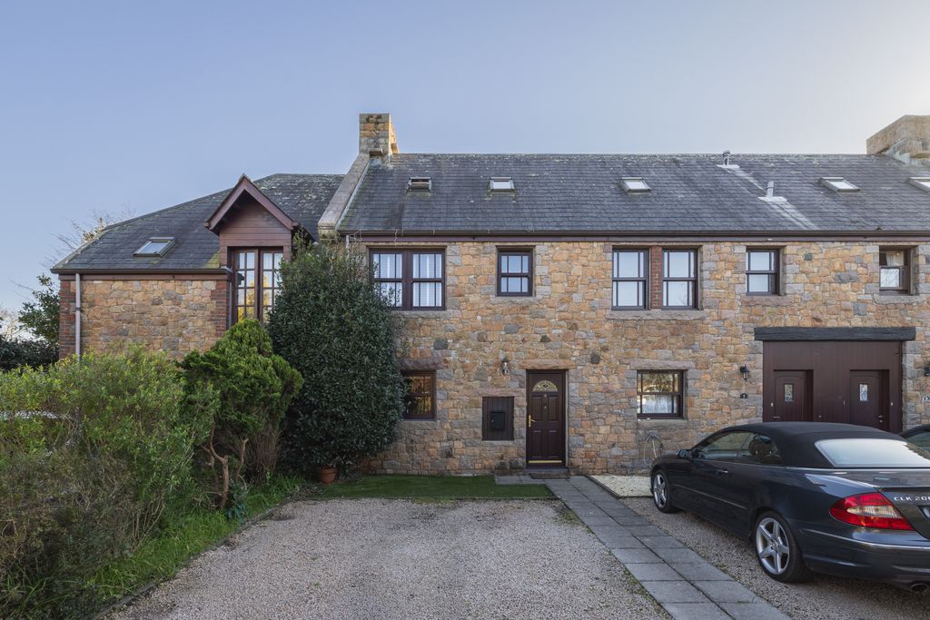 Property photo 2 of 20