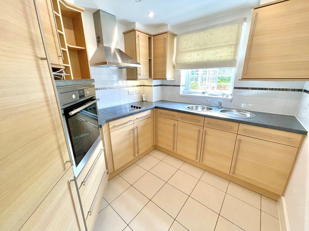 Property photo 3 of 11 1 Claridge House Kitchen 1