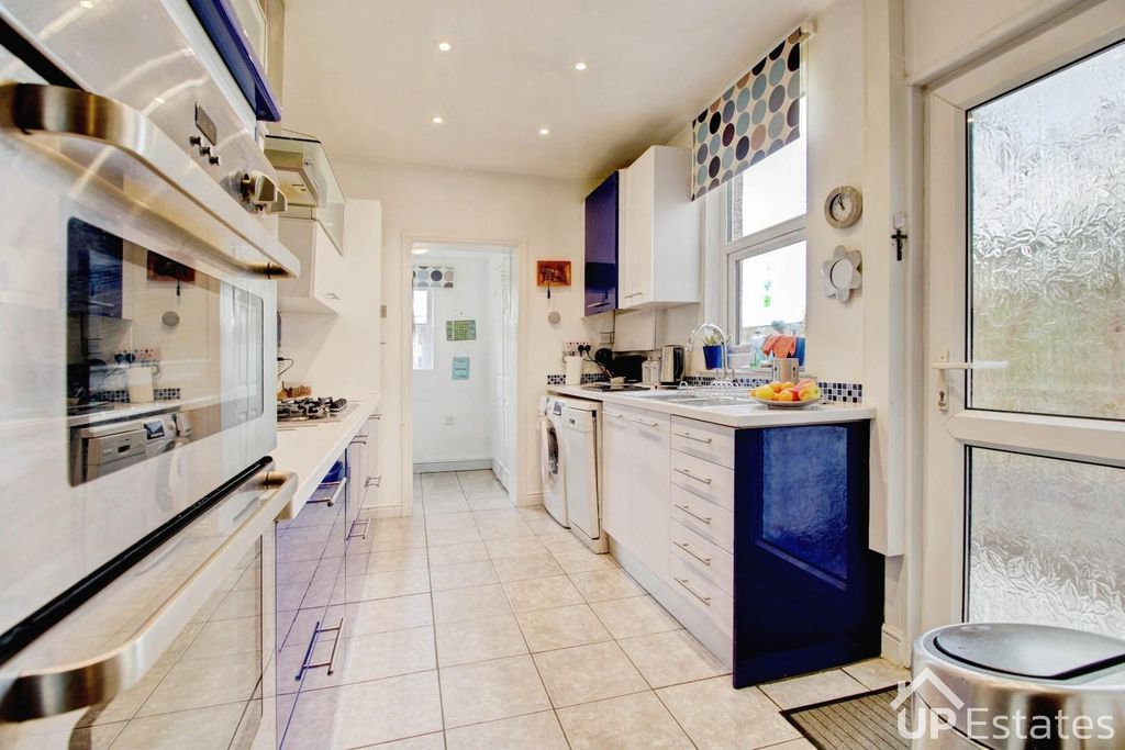 Property photo 3 of 31