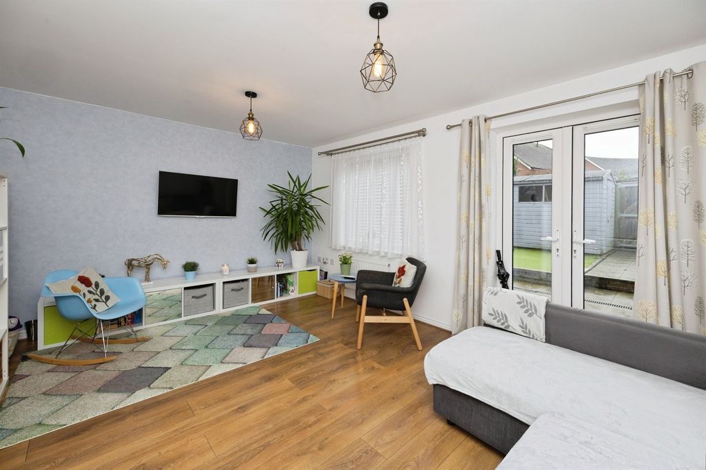 Property photo 2 of 18