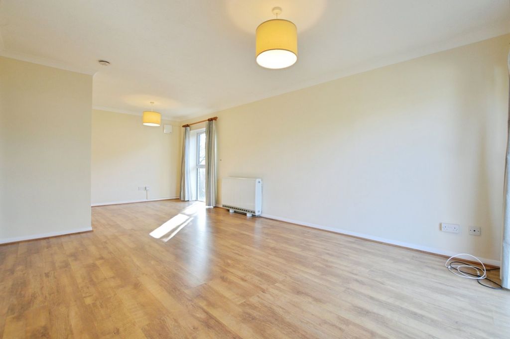 Property photo 2 of 11 Living/Dining Room