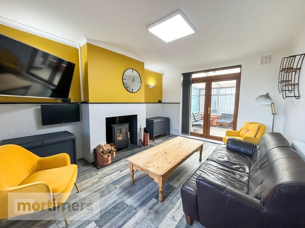 Property photo 2 of 22 Living Room