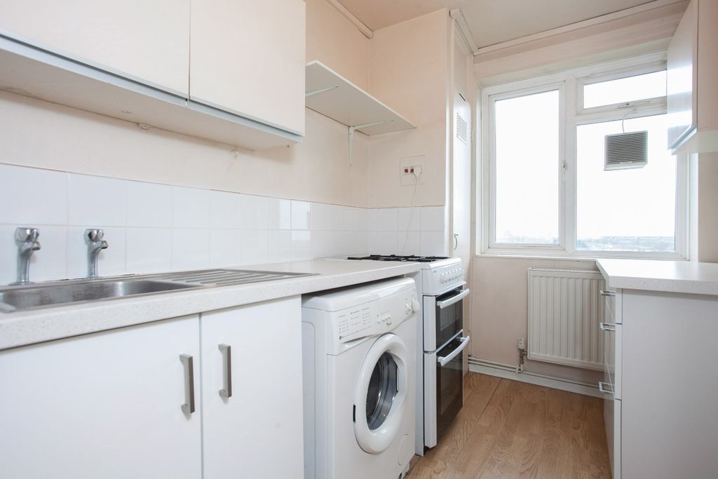 Property photo 3 of 5 2.Kitchen Ecclestone