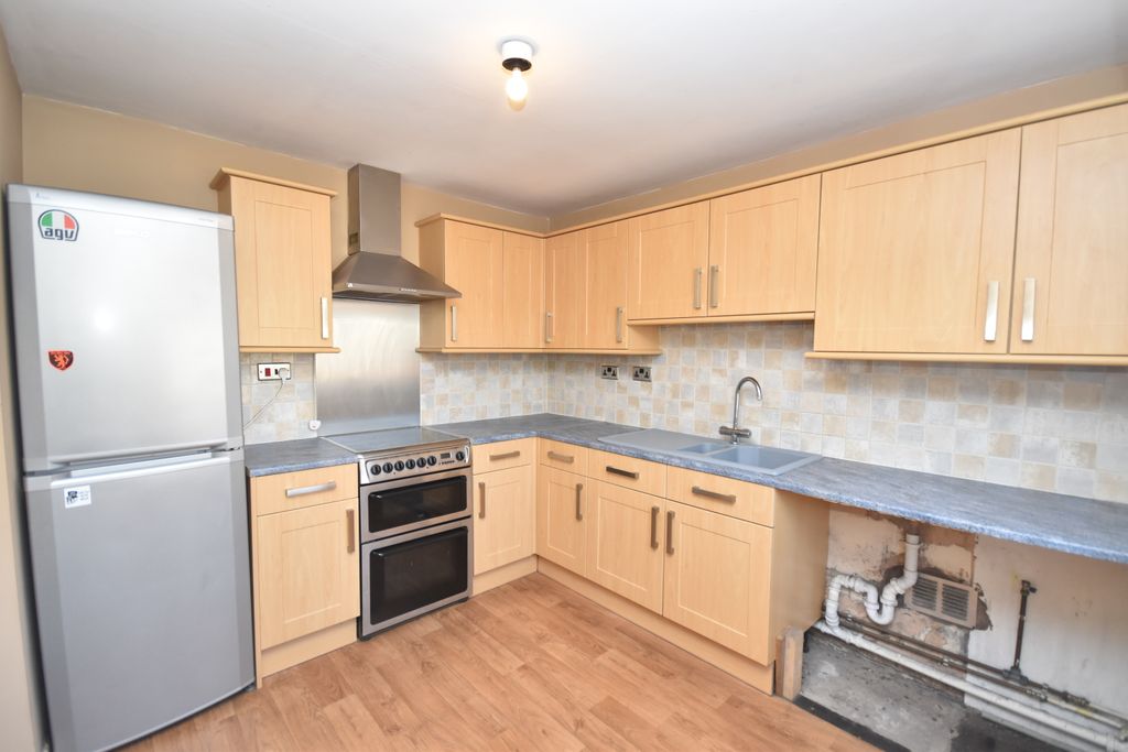 Property photo 2 of 10 Kitchen