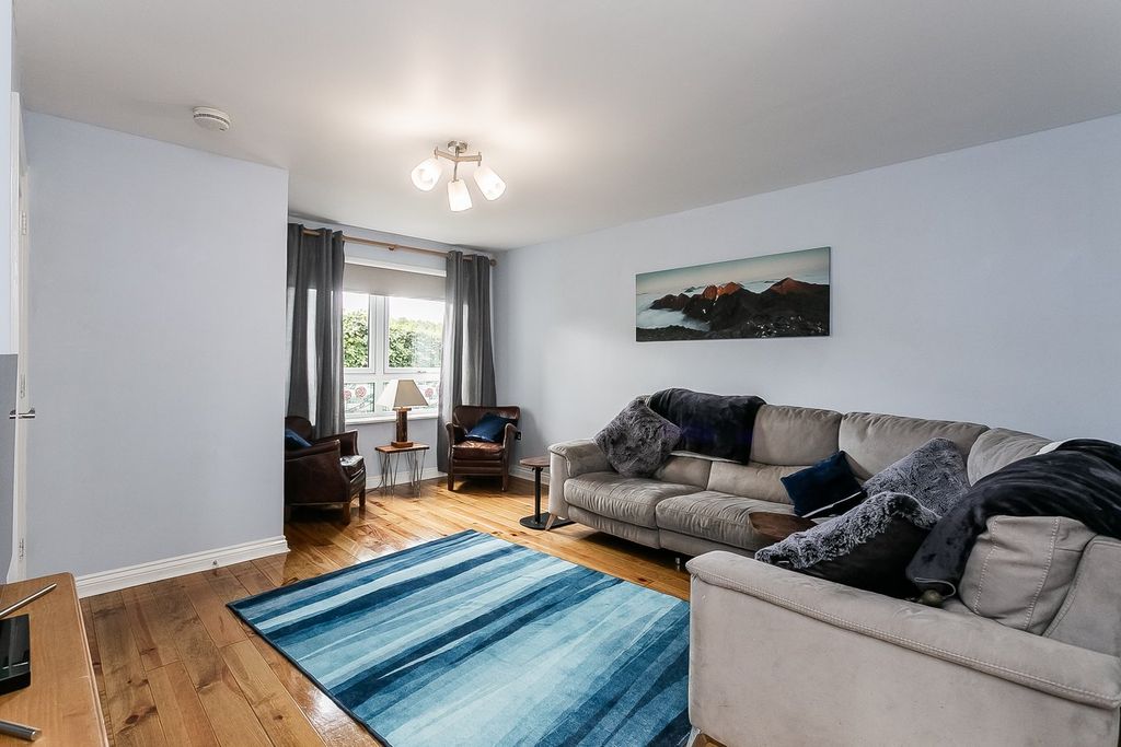 Property photo 2 of 37