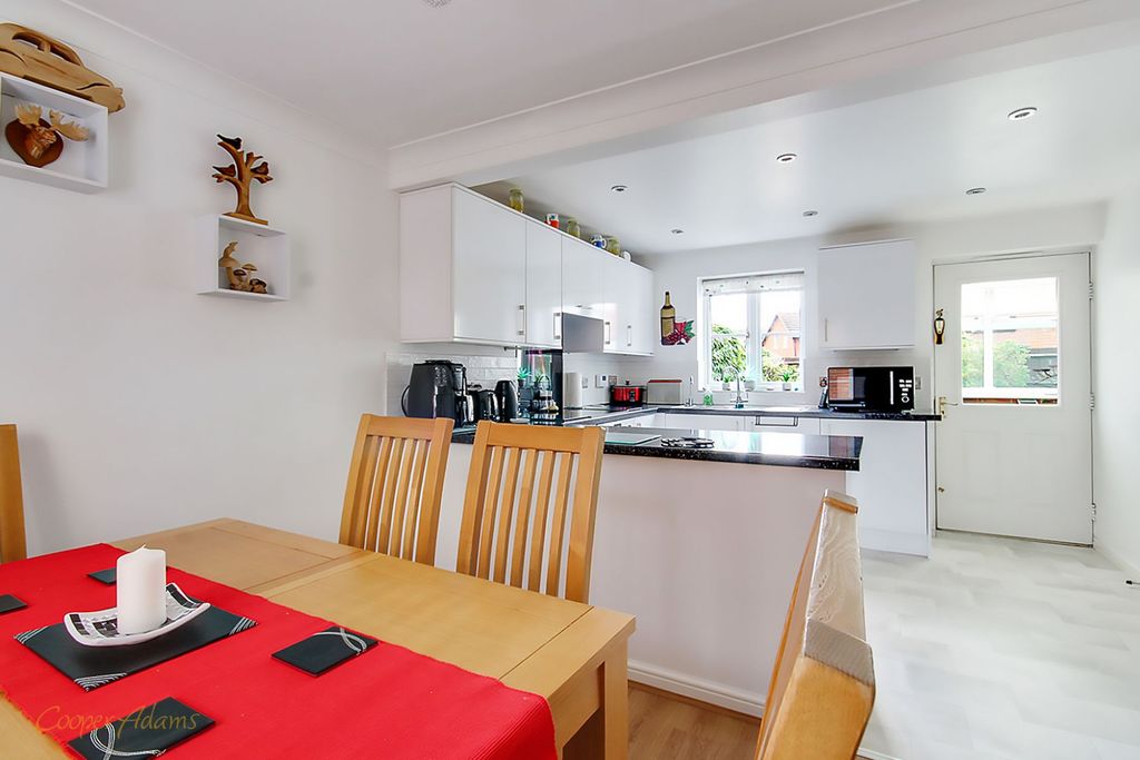 Property photo 2 of 14 Kitchen/Breakfast Room