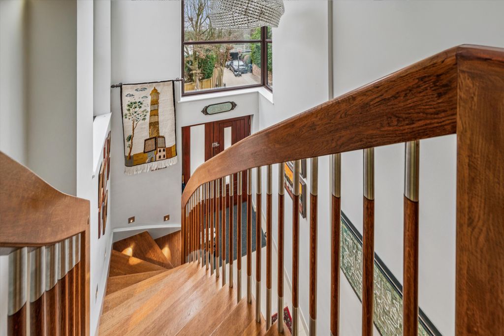 Property photo 1 of 24 Image