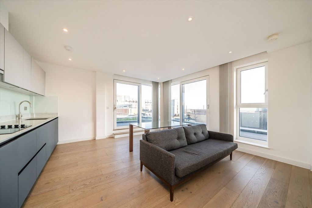 Property photo 3 of 10