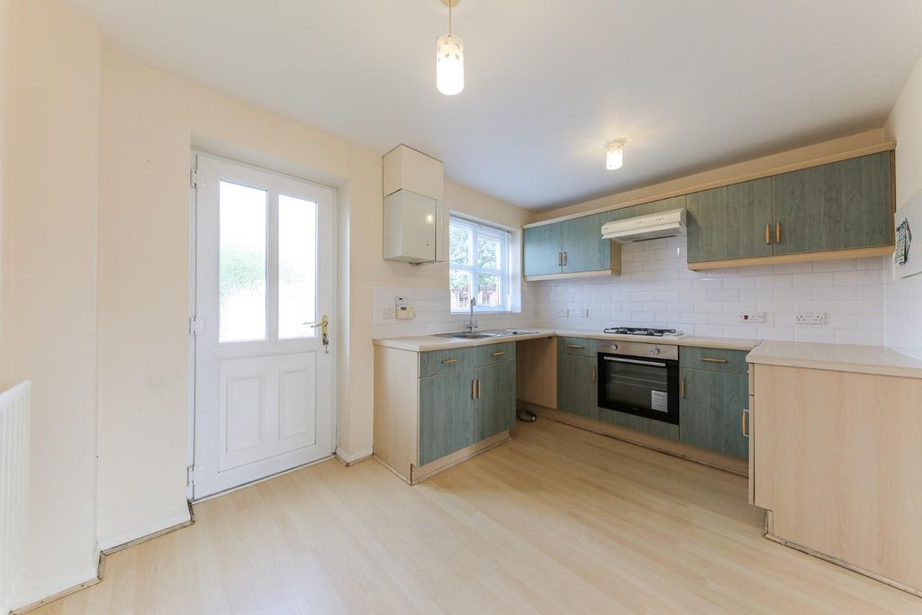 Property photo 3 of 11 Kitchen