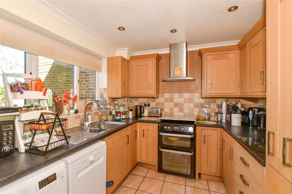 Property photo 3 of 17 Kitchen