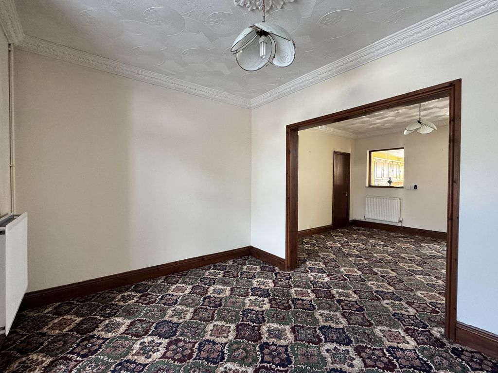 Property photo 3 of 29 Front Room