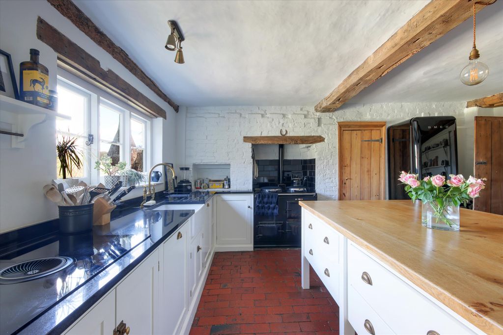 Property photo 3 of 33 Image