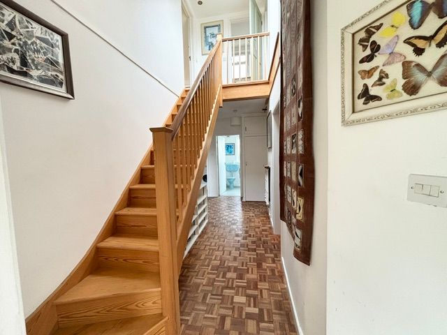 Property photo 3 of 20 Entrance Hall