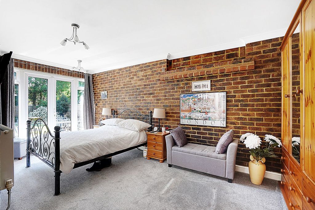 Property photo 3 of 25