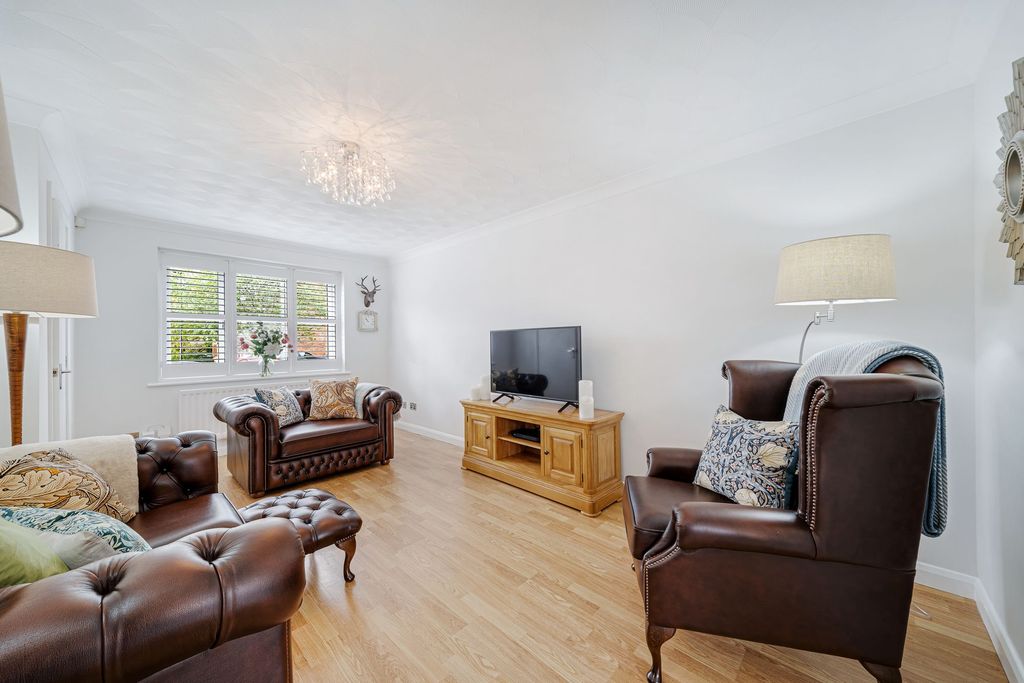Property photo 2 of 32