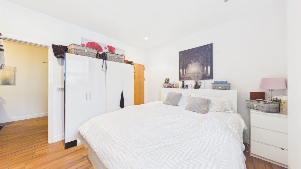 Property photo 3 of 32