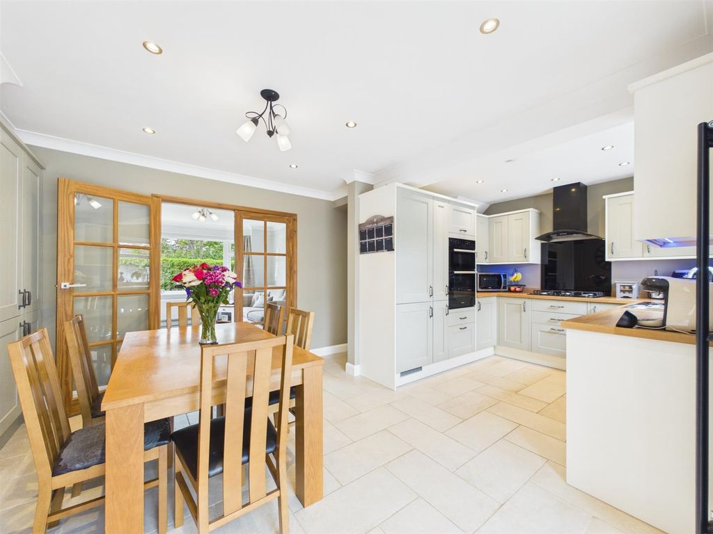 Property photo 2 of 16 Breakfast Kitchen