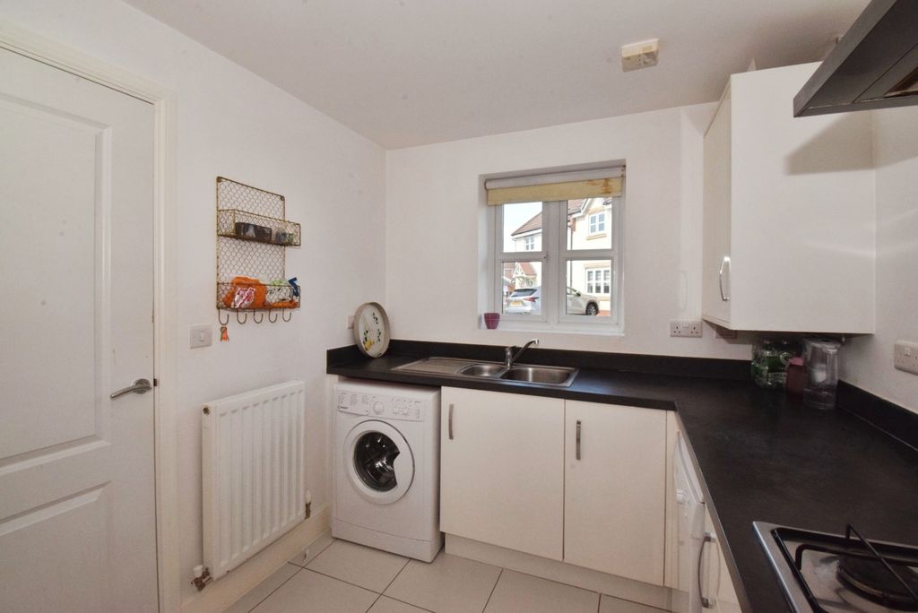 Property photo 3 of 18 Kitchen