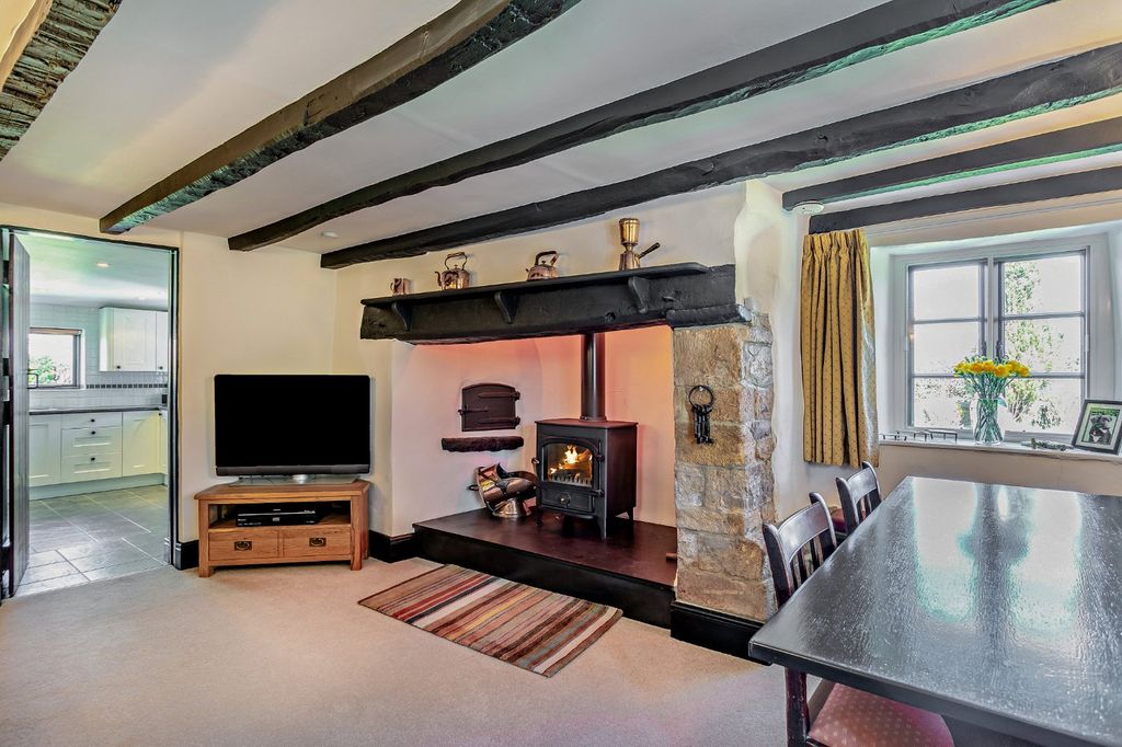 Property photo 3 of 23 Snug