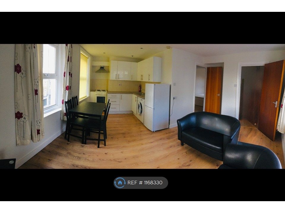 Property photo 1 of 7 Living Space