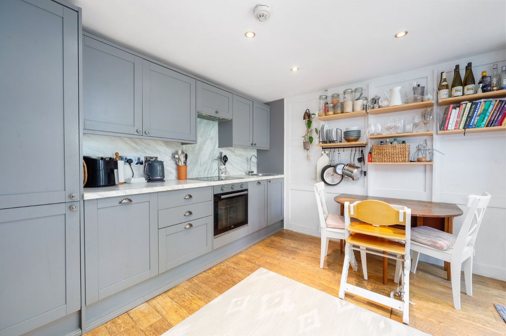 Property photo 2 of 22