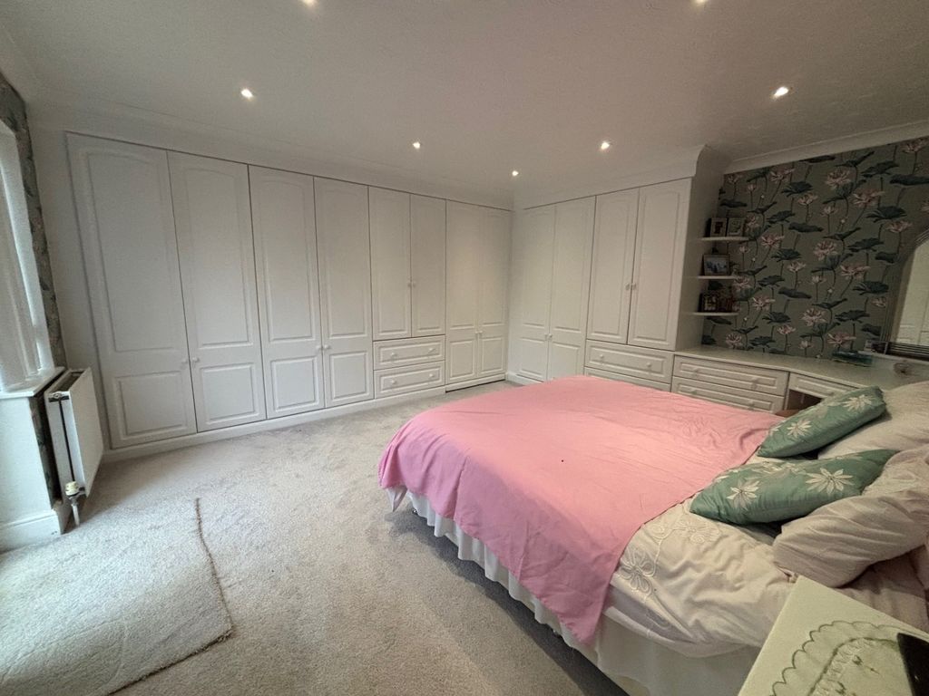 Property photo 3 of 11 Photo 4