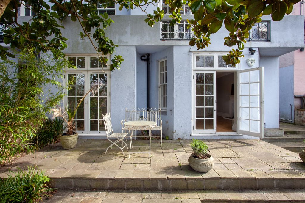 Property photo 3 of 27 334603 - Tmh_Sydenhamhill_Kelliott_018.Jpg