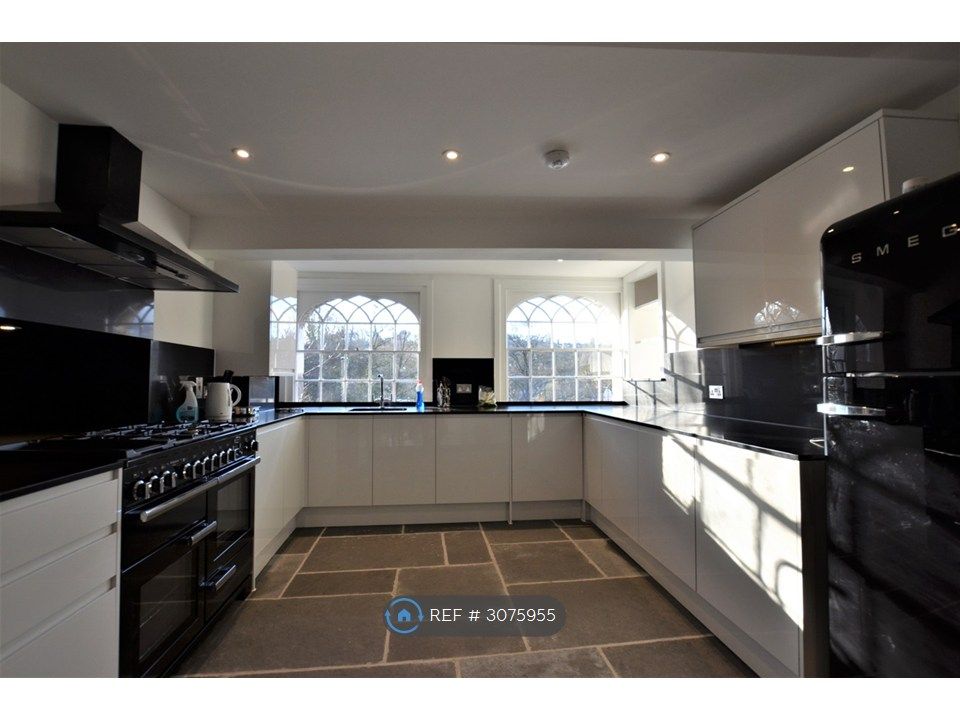 Property photo 3 of 15 Kitchen