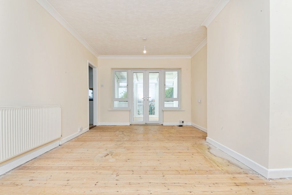 Property photo 2 of 16 Living Room