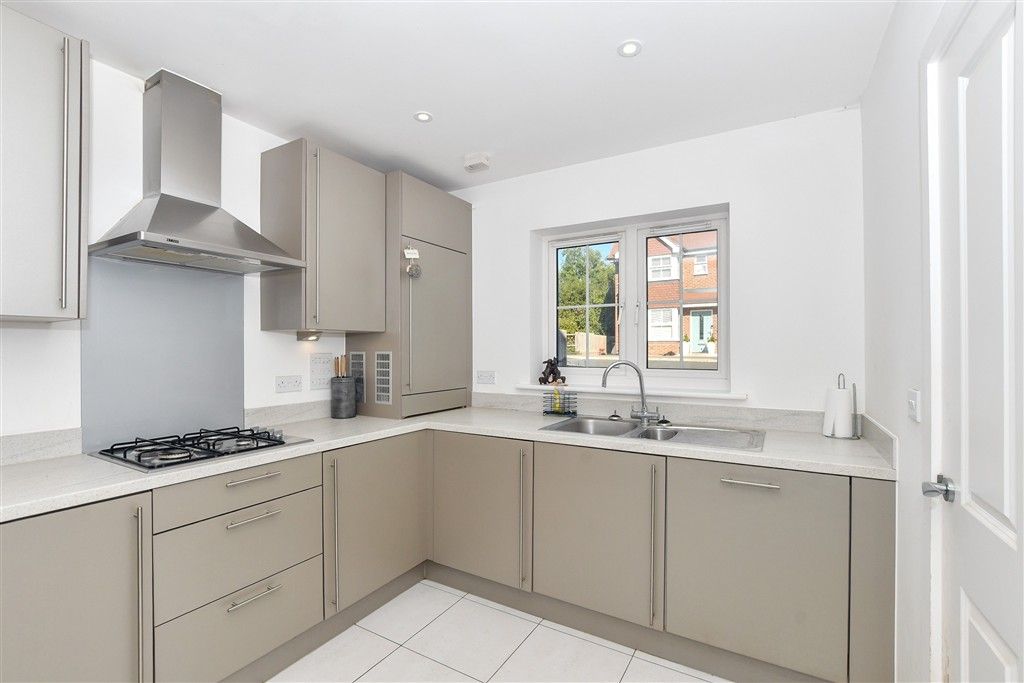 Property photo 3 of 9 Kitchen