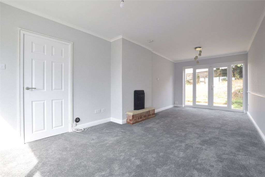 Property photo 2 of 11 Living Room