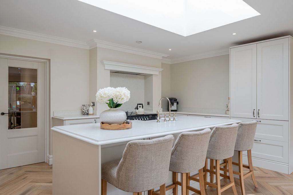 Property photo 3 of 22 1512687-6-1A066ce...