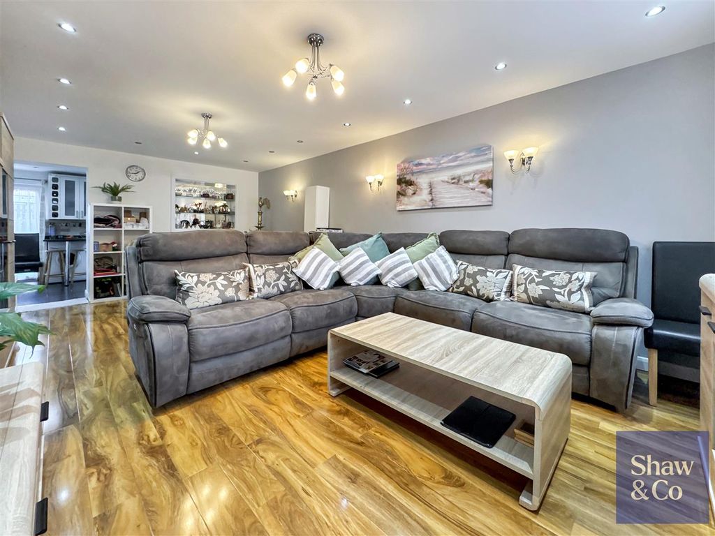 Property photo 2 of 13 Lounge.Jpeg