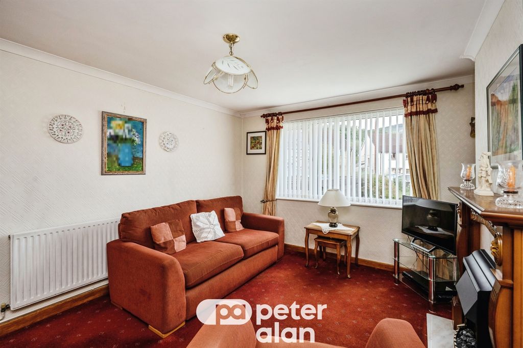 Property photo 2 of 20