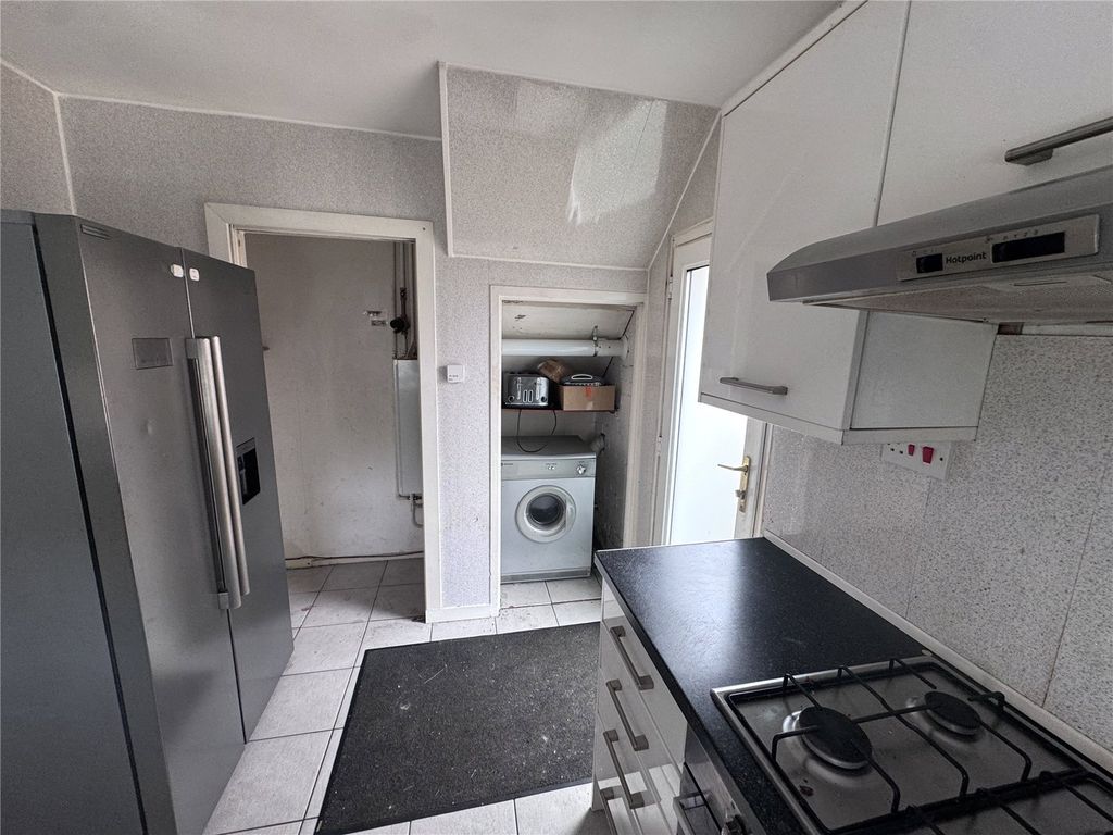 Property photo 3 of 14 Kitchen