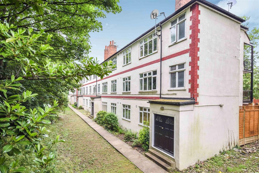 Property photo 1 of 10 Martin Way