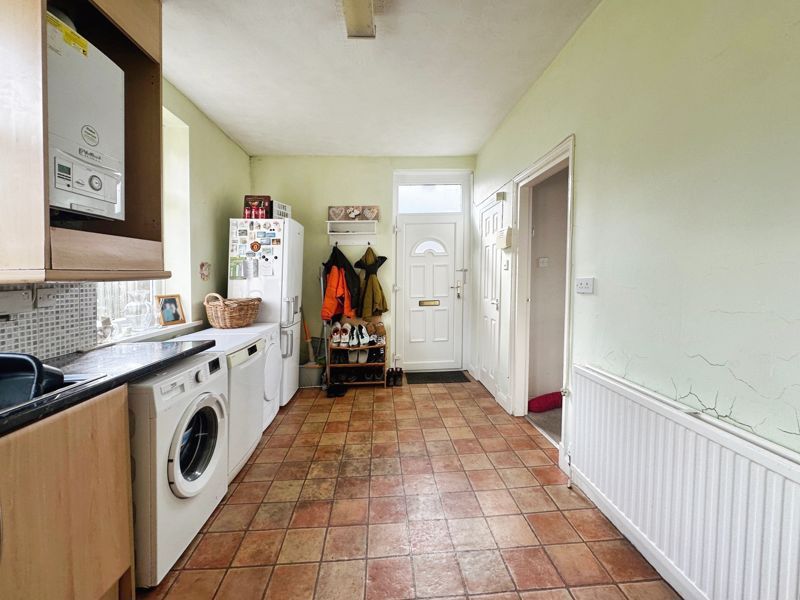 Property photo 3 of 9 Kitchen