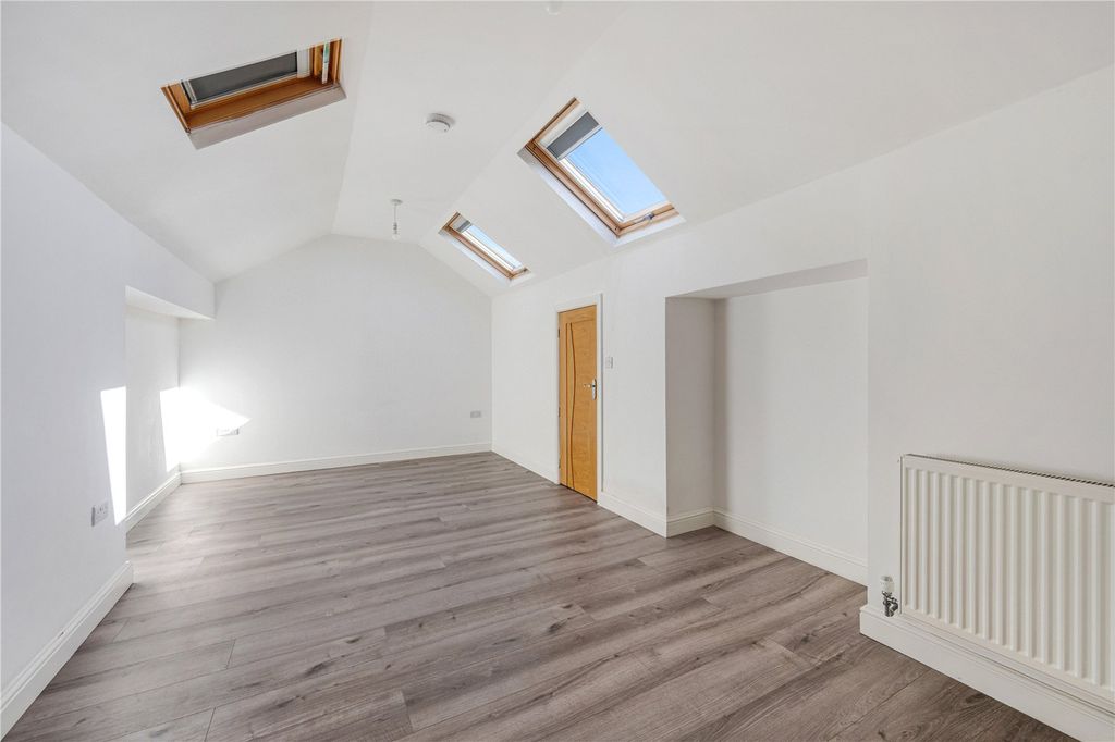 Property photo 2 of 8 Bedroom