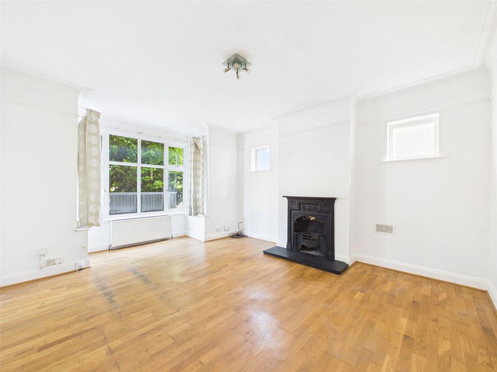 Property photo 2 of 6 Picture No. 24