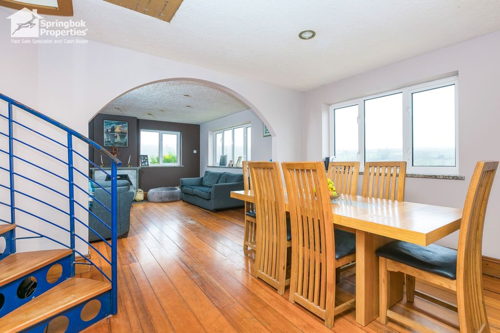 Property photo 3 of 19 Image 2